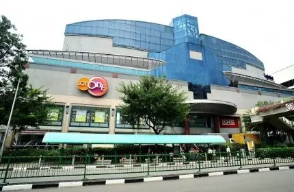 Shaw Theatres Lot One cinema Singapore